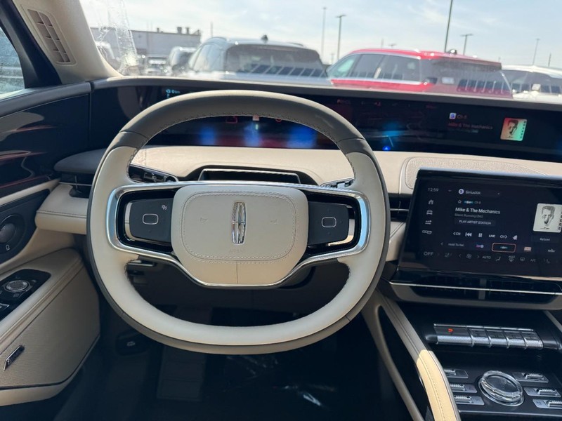 Lincoln Nautilus Vehicle Full-screen Gallery Image 10
