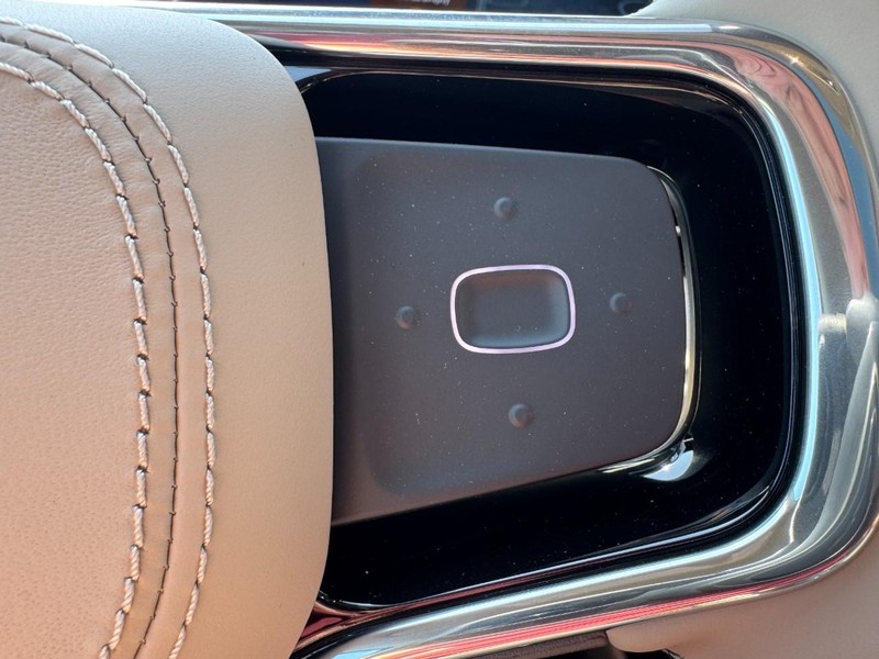 Lincoln Nautilus Vehicle Full-screen Gallery Image 19