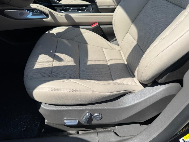 Lincoln Nautilus Vehicle Full-screen Gallery Image 26