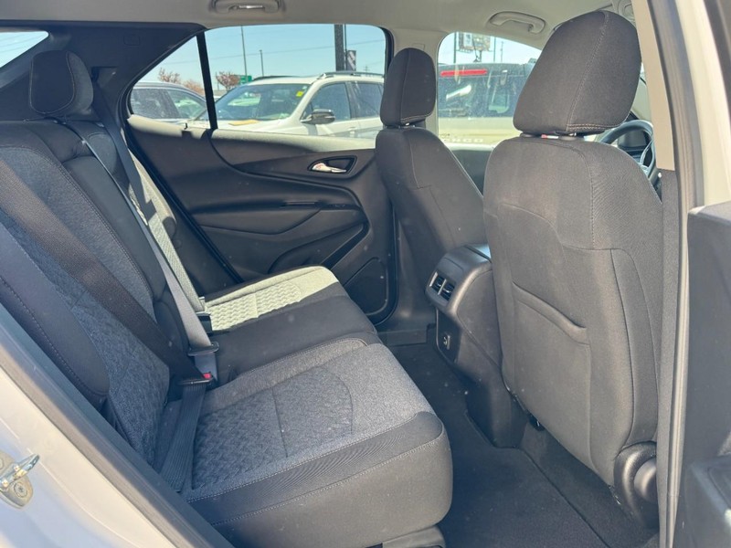 Chevrolet Equinox Vehicle Full-screen Gallery Image 13