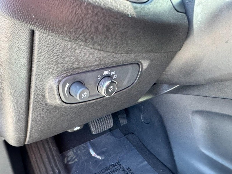 Chevrolet Equinox Vehicle Full-screen Gallery Image 14
