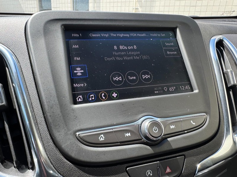 Chevrolet Equinox Vehicle Full-screen Gallery Image 16