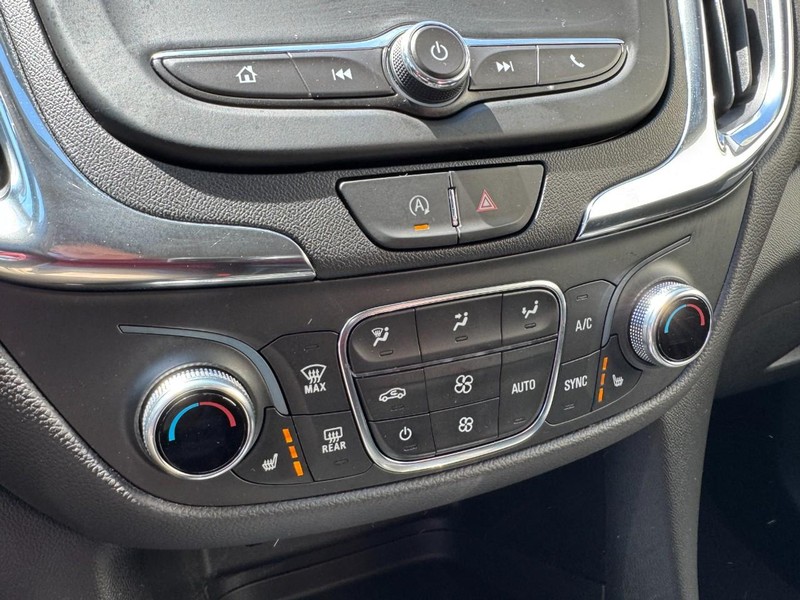 Chevrolet Equinox Vehicle Full-screen Gallery Image 17