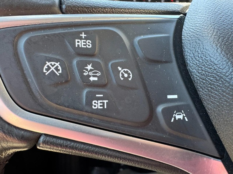 Chevrolet Equinox Vehicle Full-screen Gallery Image 18