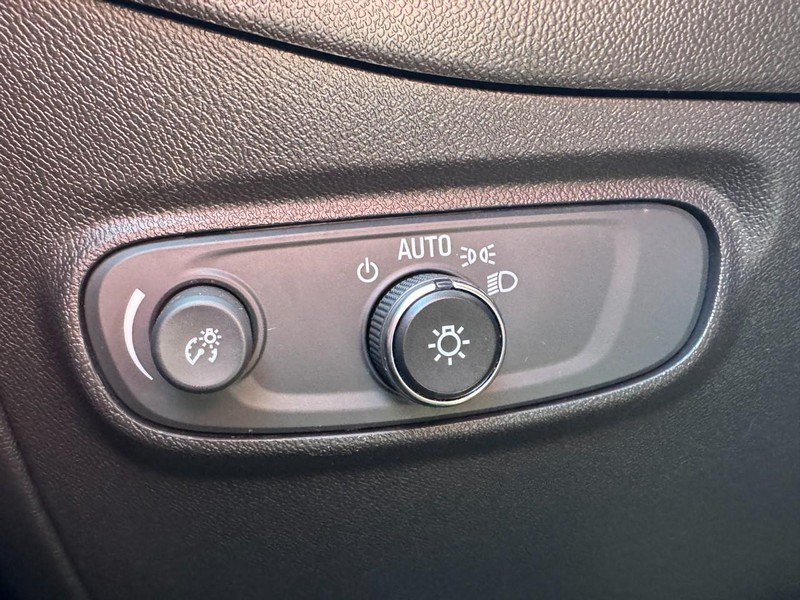 Chevrolet Equinox Vehicle Full-screen Gallery Image 22