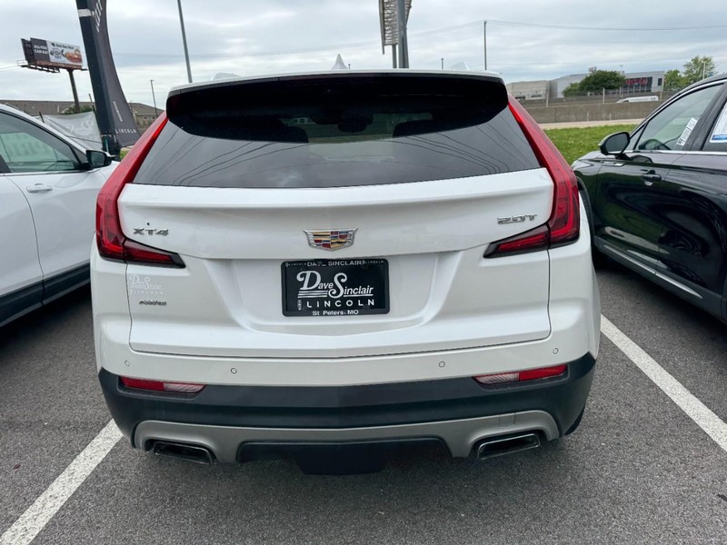 Cadillac XT4 Vehicle Full-screen Gallery Image 03