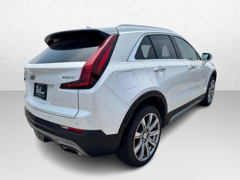 Cadillac XT4 Vehicle Full-screen Gallery Image 05