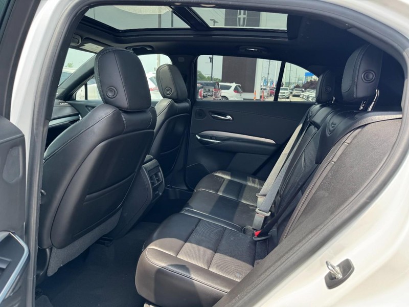 Cadillac XT4 Vehicle Full-screen Gallery Image 12