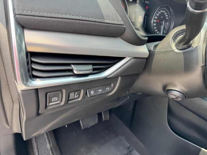 Cadillac XT4 Vehicle Full-screen Gallery Image 14