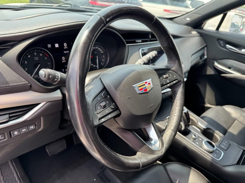 Cadillac XT4 Vehicle Full-screen Gallery Image 15