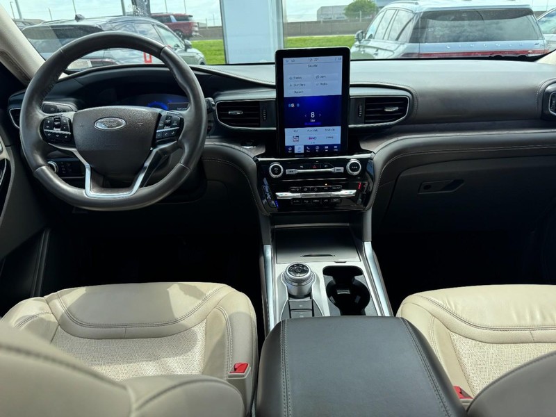 Ford Explorer Vehicle Full-screen Gallery Image 09
