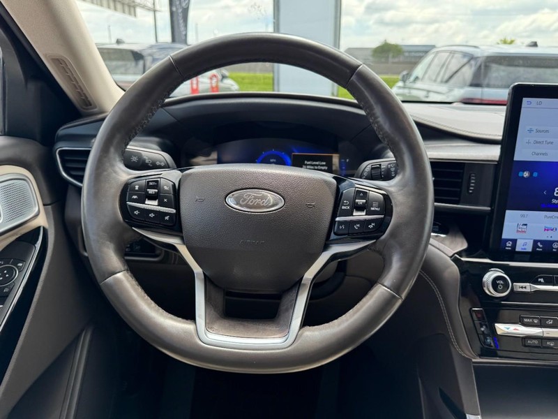 Ford Explorer Vehicle Full-screen Gallery Image 10