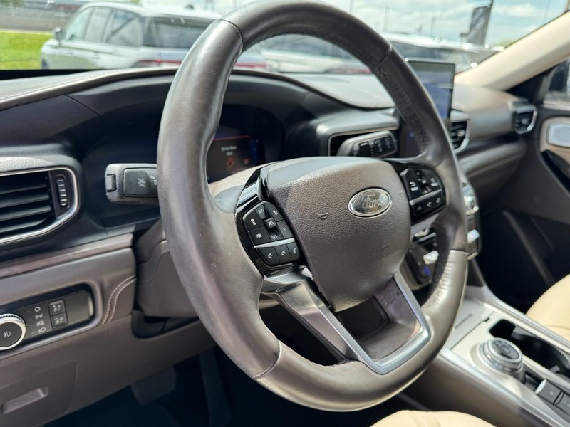 Ford Explorer Vehicle Full-screen Gallery Image 15