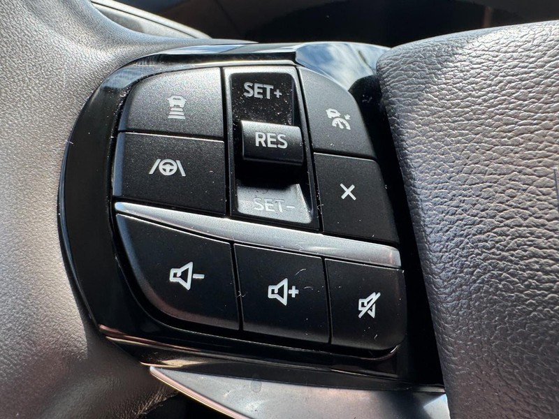 Ford Explorer Vehicle Full-screen Gallery Image 18