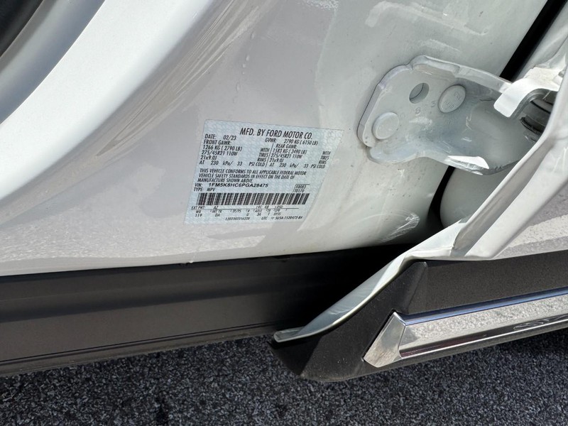 Ford Explorer Vehicle Full-screen Gallery Image 28