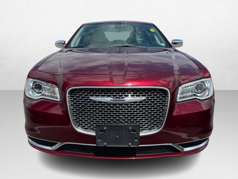 Chrysler 300 Vehicle Full-screen Gallery Image 02