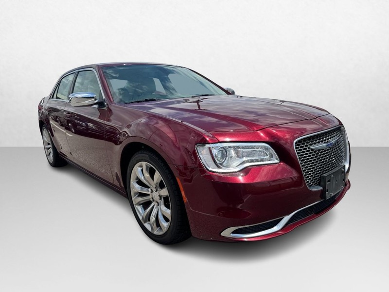 Chrysler 300 Vehicle Full-screen Gallery Image 03