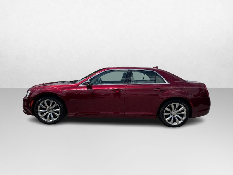 Chrysler 300 Vehicle Full-screen Gallery Image 08