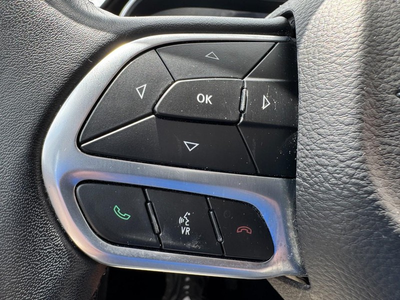 Chrysler 300 Vehicle Full-screen Gallery Image 18