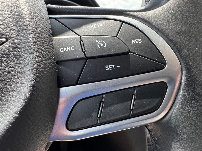 Chrysler 300 Vehicle Full-screen Gallery Image 19