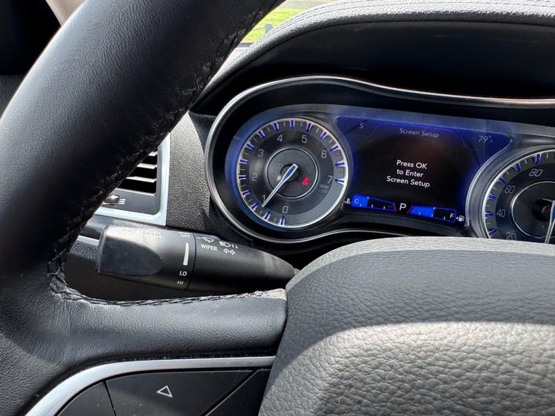 Chrysler 300 Vehicle Full-screen Gallery Image 20