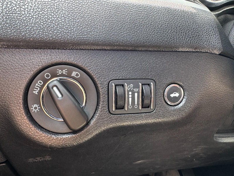 Chrysler 300 Vehicle Full-screen Gallery Image 22