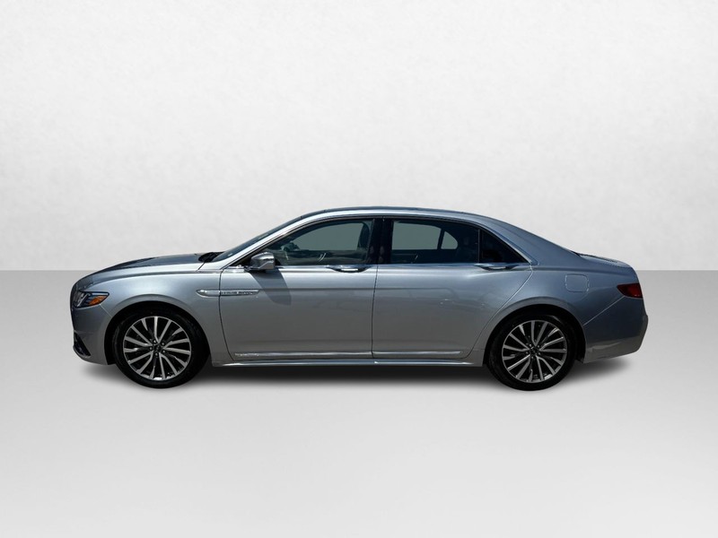 Lincoln Continental Vehicle Full-screen Gallery Image 08