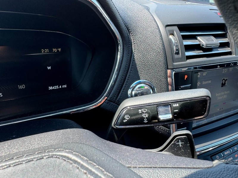 Lincoln Continental Vehicle Full-screen Gallery Image 21