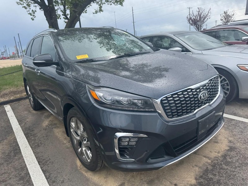 Kia Sorento Vehicle Full-screen Gallery Image 03