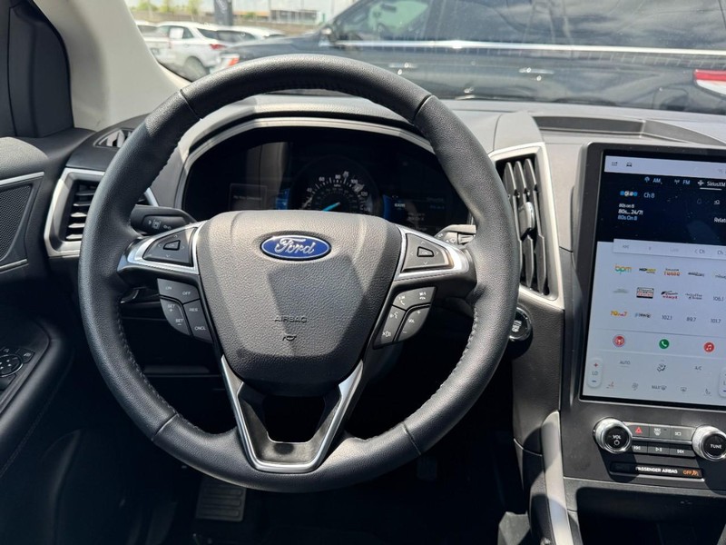 Ford Edge Vehicle Full-screen Gallery Image 10