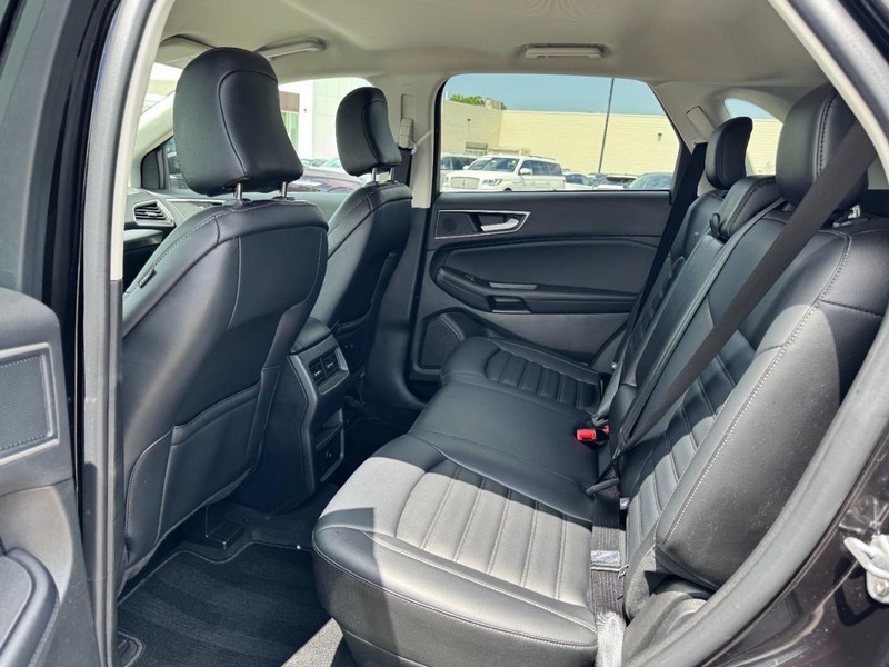Ford Edge Vehicle Full-screen Gallery Image 12