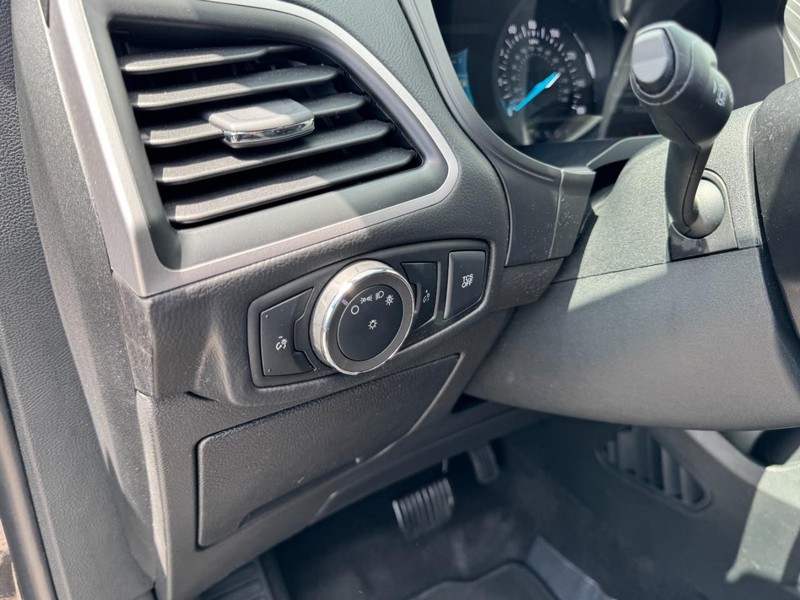 Ford Edge Vehicle Full-screen Gallery Image 14