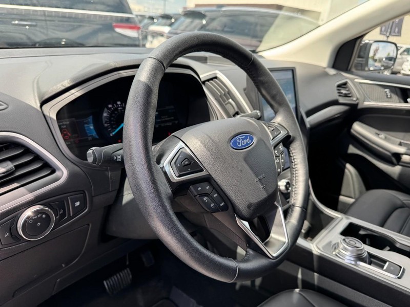 Ford Edge Vehicle Full-screen Gallery Image 15