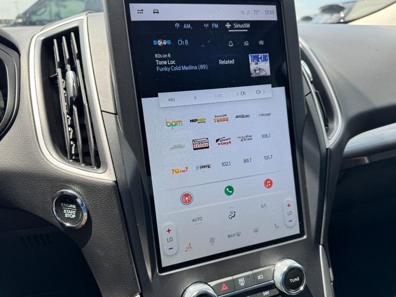 Ford Edge Vehicle Full-screen Gallery Image 16