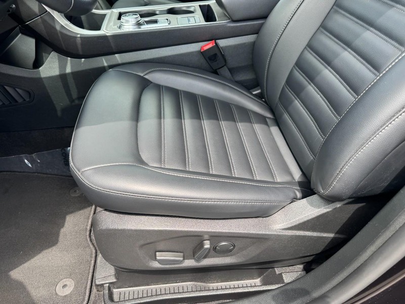 Ford Edge Vehicle Full-screen Gallery Image 26