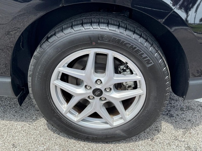Ford Edge Vehicle Full-screen Gallery Image 27