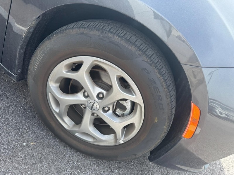 Chrysler Pacifica Vehicle Full-screen Gallery Image 04