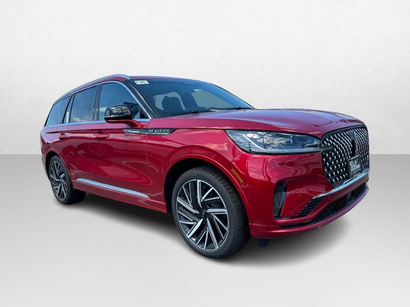 Lincoln Aviator Vehicle Full-screen Gallery Image 03