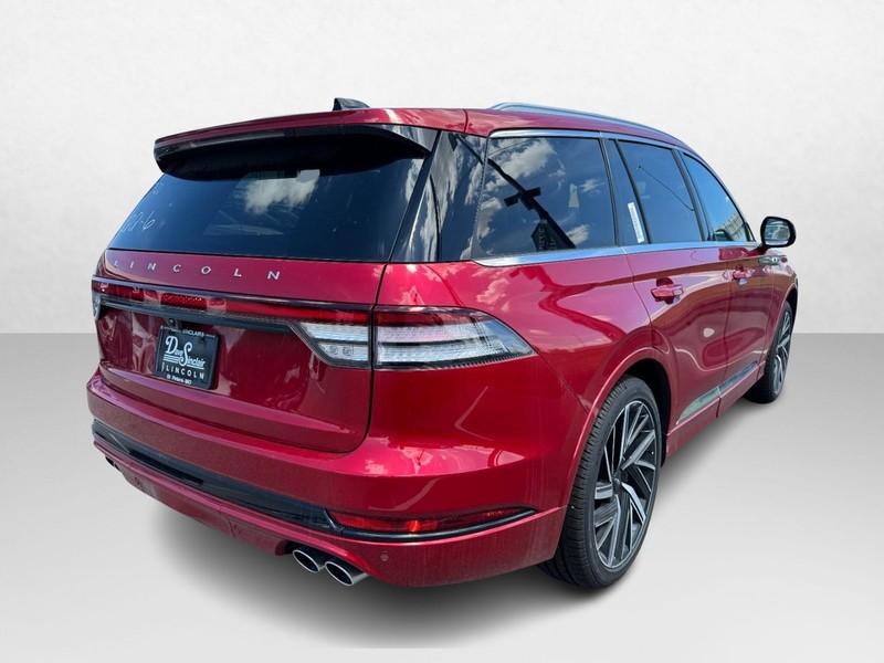 Lincoln Aviator Vehicle Full-screen Gallery Image 05