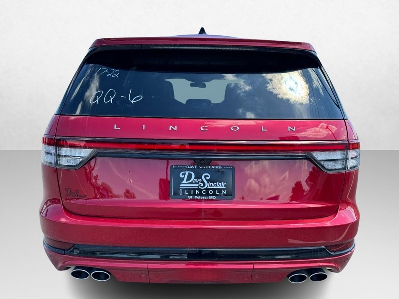 Lincoln Aviator Vehicle Full-screen Gallery Image 06