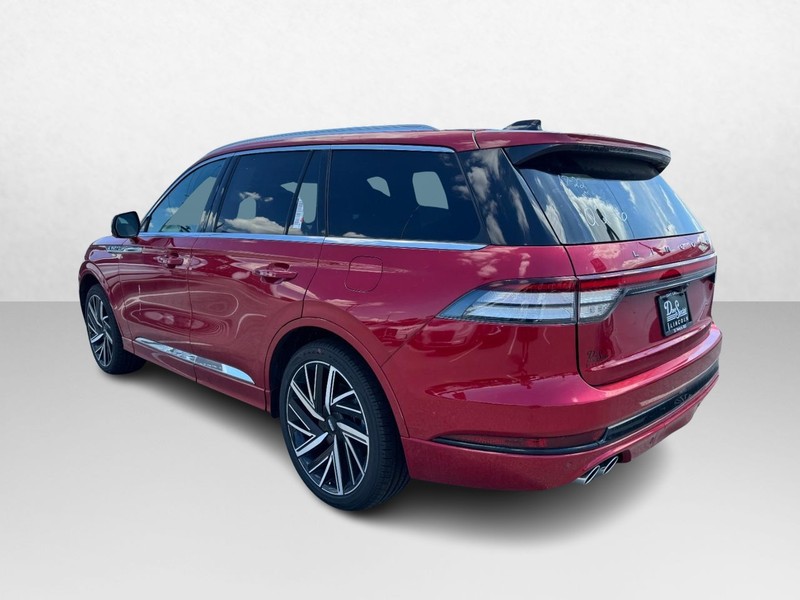 Lincoln Aviator Vehicle Full-screen Gallery Image 07