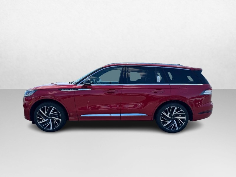 Lincoln Aviator Vehicle Full-screen Gallery Image 08