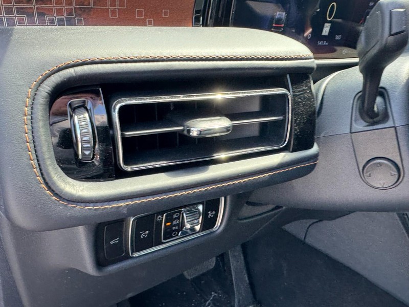 Lincoln Aviator Vehicle Full-screen Gallery Image 14