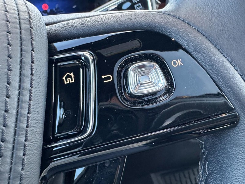 Lincoln Aviator Vehicle Full-screen Gallery Image 19