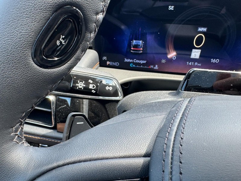 Lincoln Aviator Vehicle Full-screen Gallery Image 20