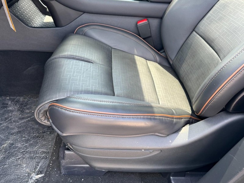 Lincoln Aviator Vehicle Full-screen Gallery Image 26