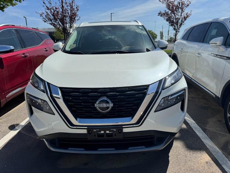 Nissan Rogue Vehicle Full-screen Gallery Image 02