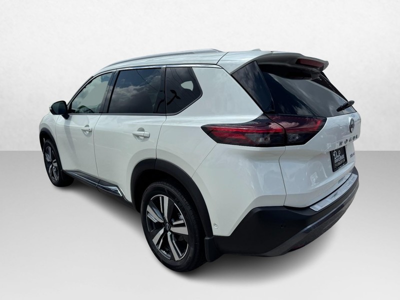 Nissan Rogue Vehicle Full-screen Gallery Image 07