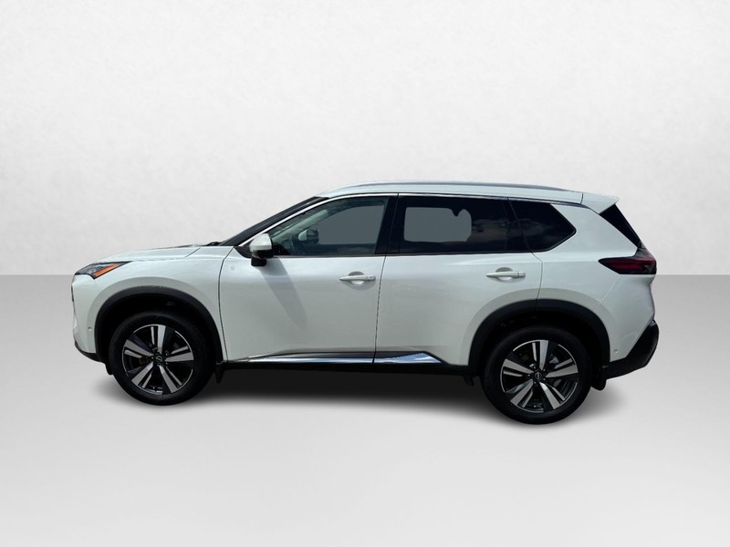 Nissan Rogue Vehicle Full-screen Gallery Image 08