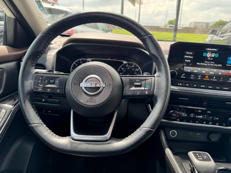 Nissan Rogue Vehicle Full-screen Gallery Image 10